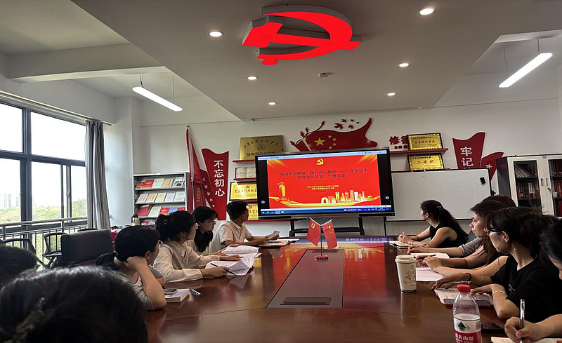 纲要与原理教研室党支部开展“弘扬劳动精神，践行初心使命——在劳动中绽放党员风采”的主题党课活动